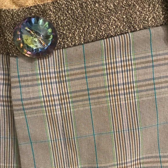 Shorts - Picture 2 of 5